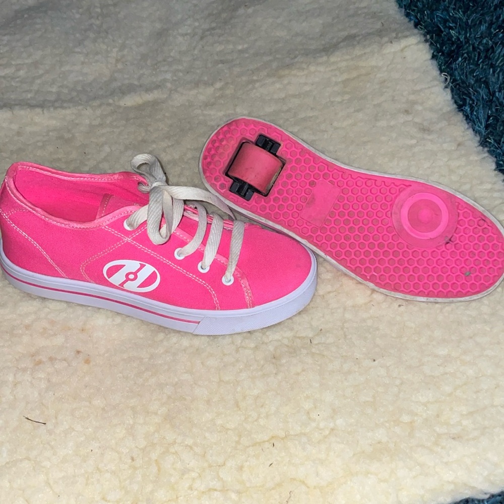 Girls size 6 Heelys